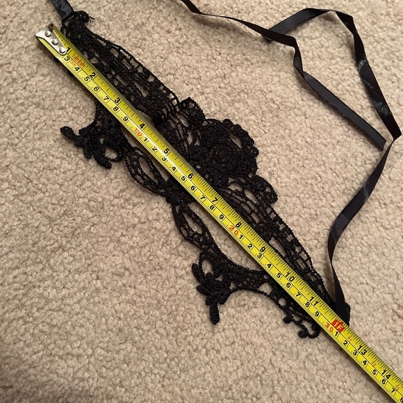 NWOT black Masquerade Ball Mask- appliqué with satin tie wrap - Picture 6 of 8